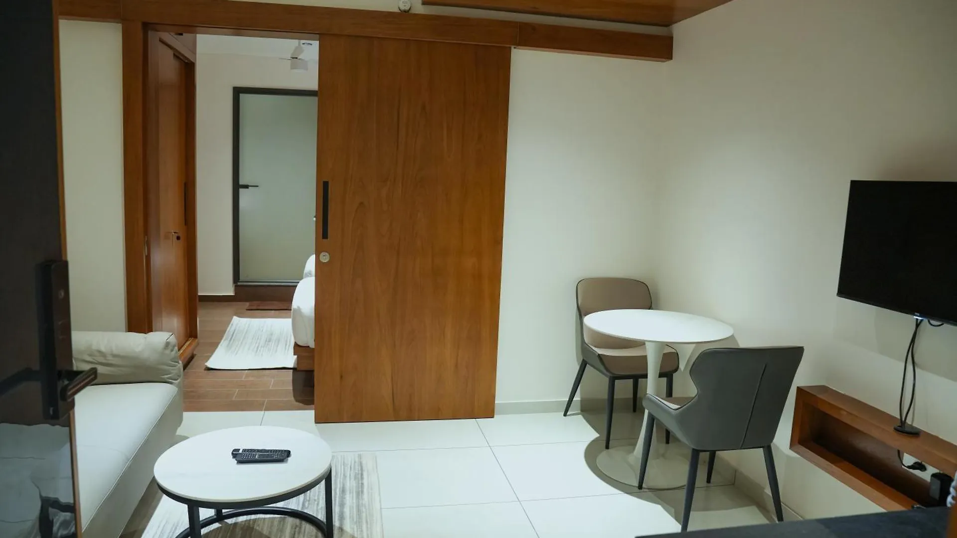 Hotel Cloud Bay Manjeri