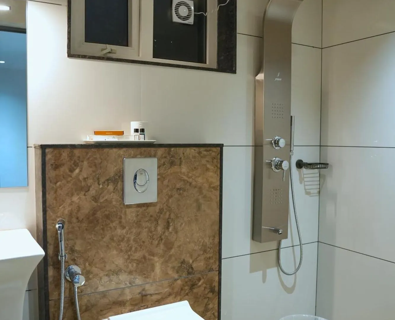 Hotel Cloud Bay Manjeri 0*,